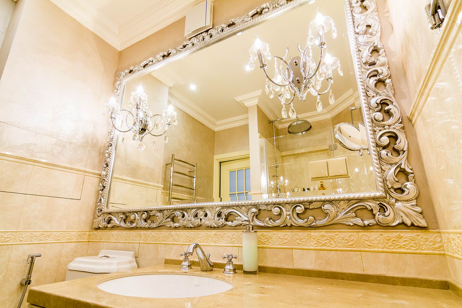 Тумба с зеркалом в багете