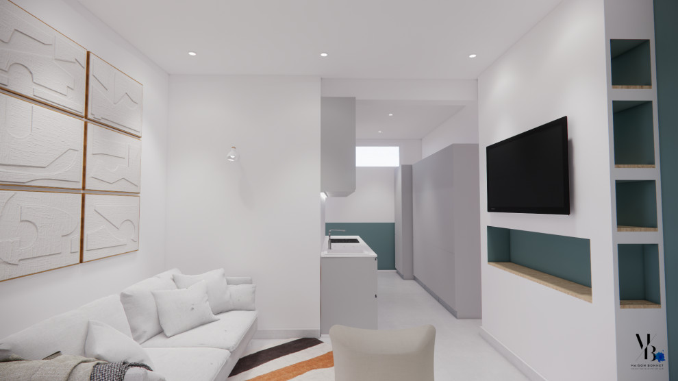 Réalisation d'une salle de séjour minimaliste de taille moyenne et ouverte avec un mur bleu, un sol en carrelage de céramique, un téléviseur fixé au mur, un sol gris, aucune cheminée et du papier peint.