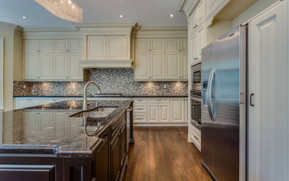 Inspiration for a transitional kitchen remodel in Toronto