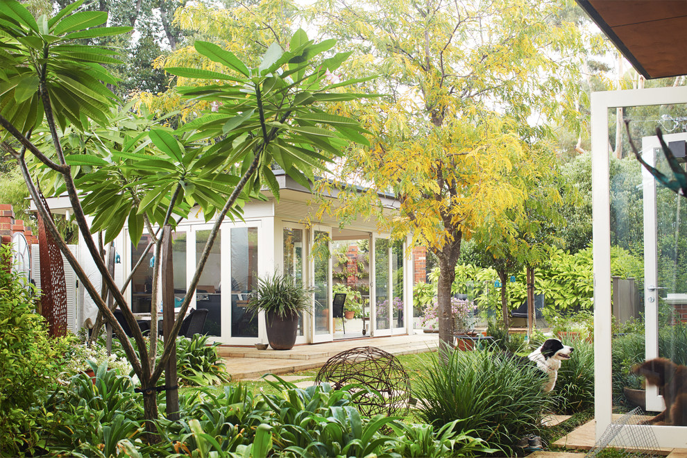 Small modern backyard garden in Perth.