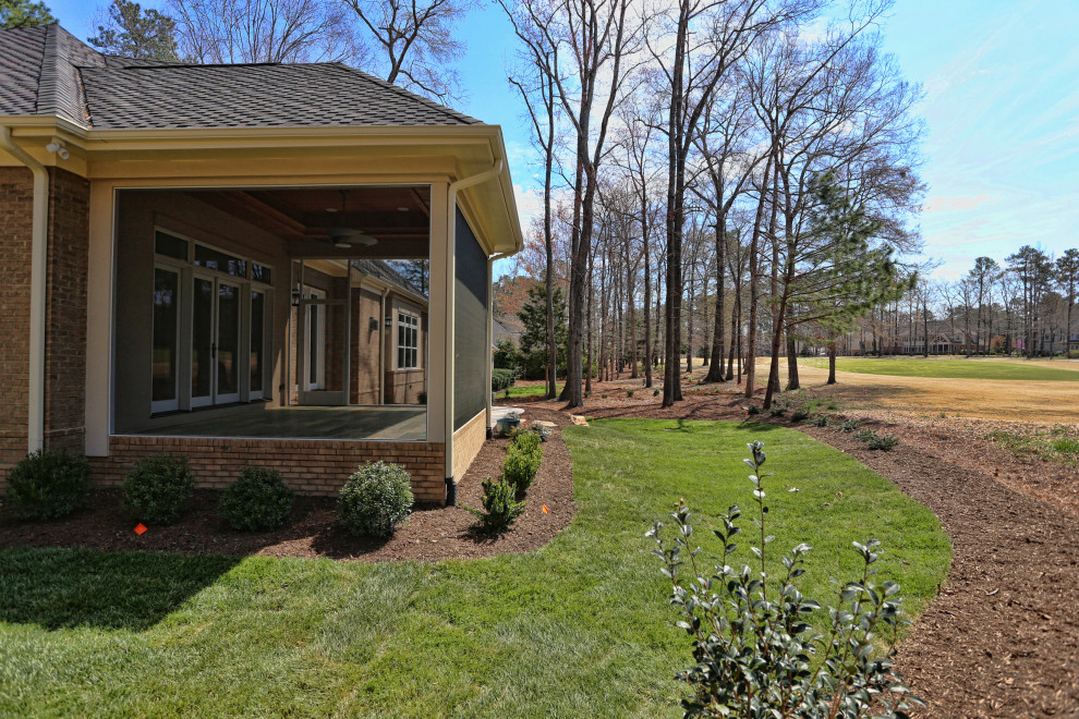 Transitional home design photo in Raleigh