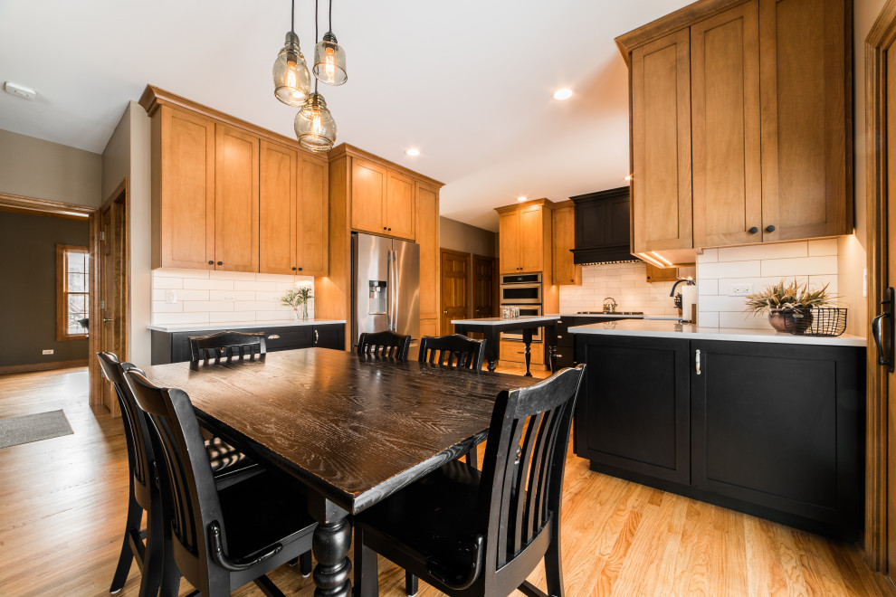 Example of a transitional kitchen design in Chicago
