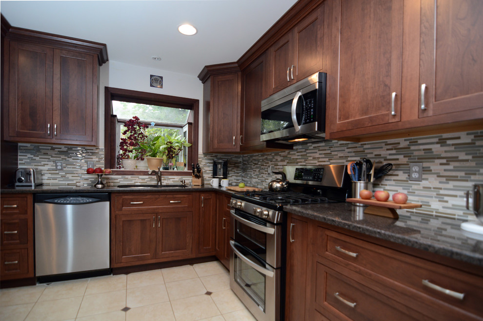 Transitional kitchen photo in DC Metro