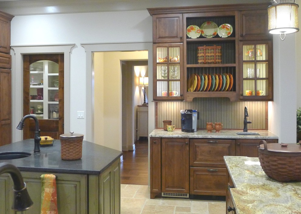Inspiration for a rustic home design remodel in Cincinnati