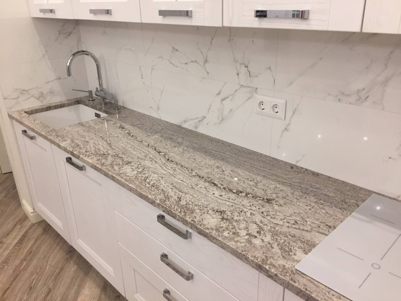 Столешница для кухни из гранита Elegant White