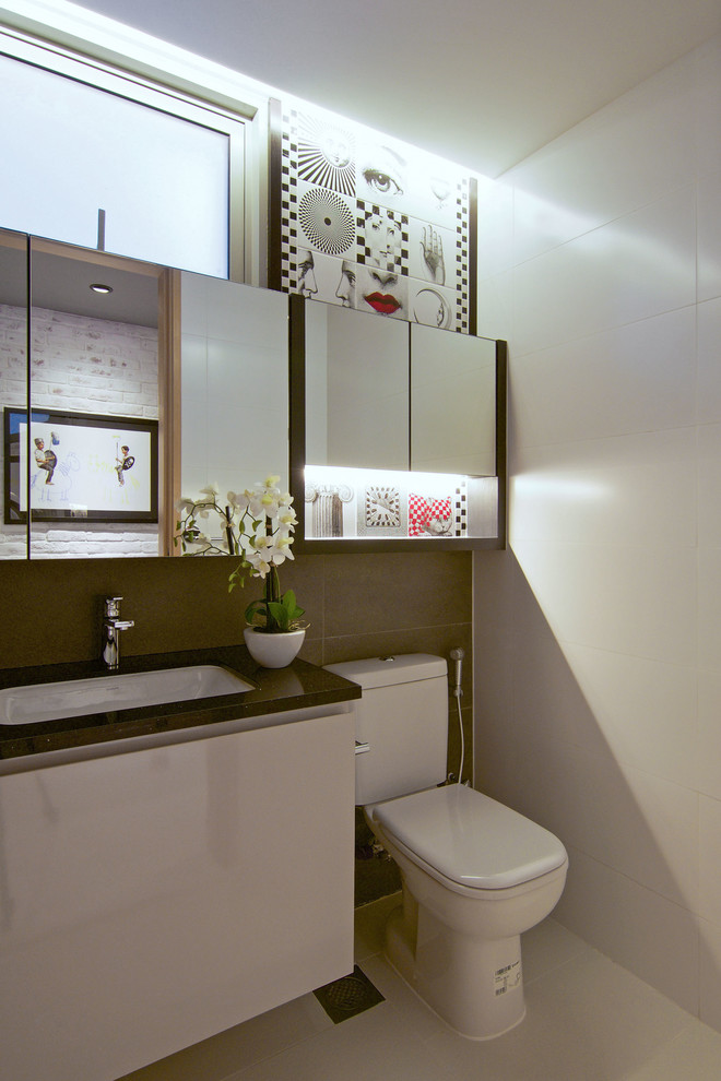 Design ideas for an eclectic bathroom in Singapore.
