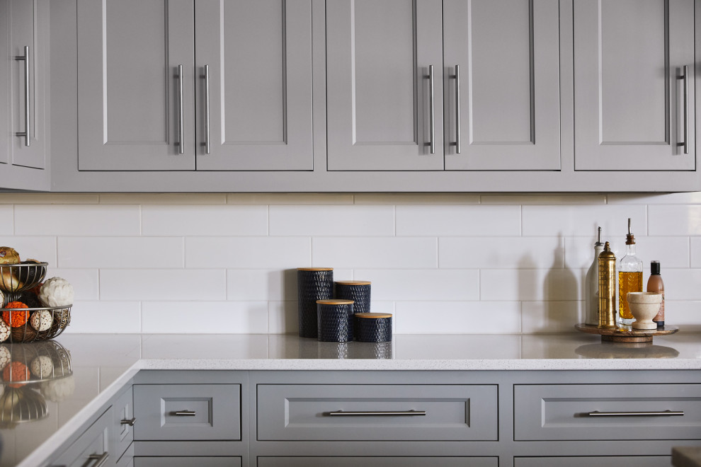Kitchen - transitional kitchen idea
