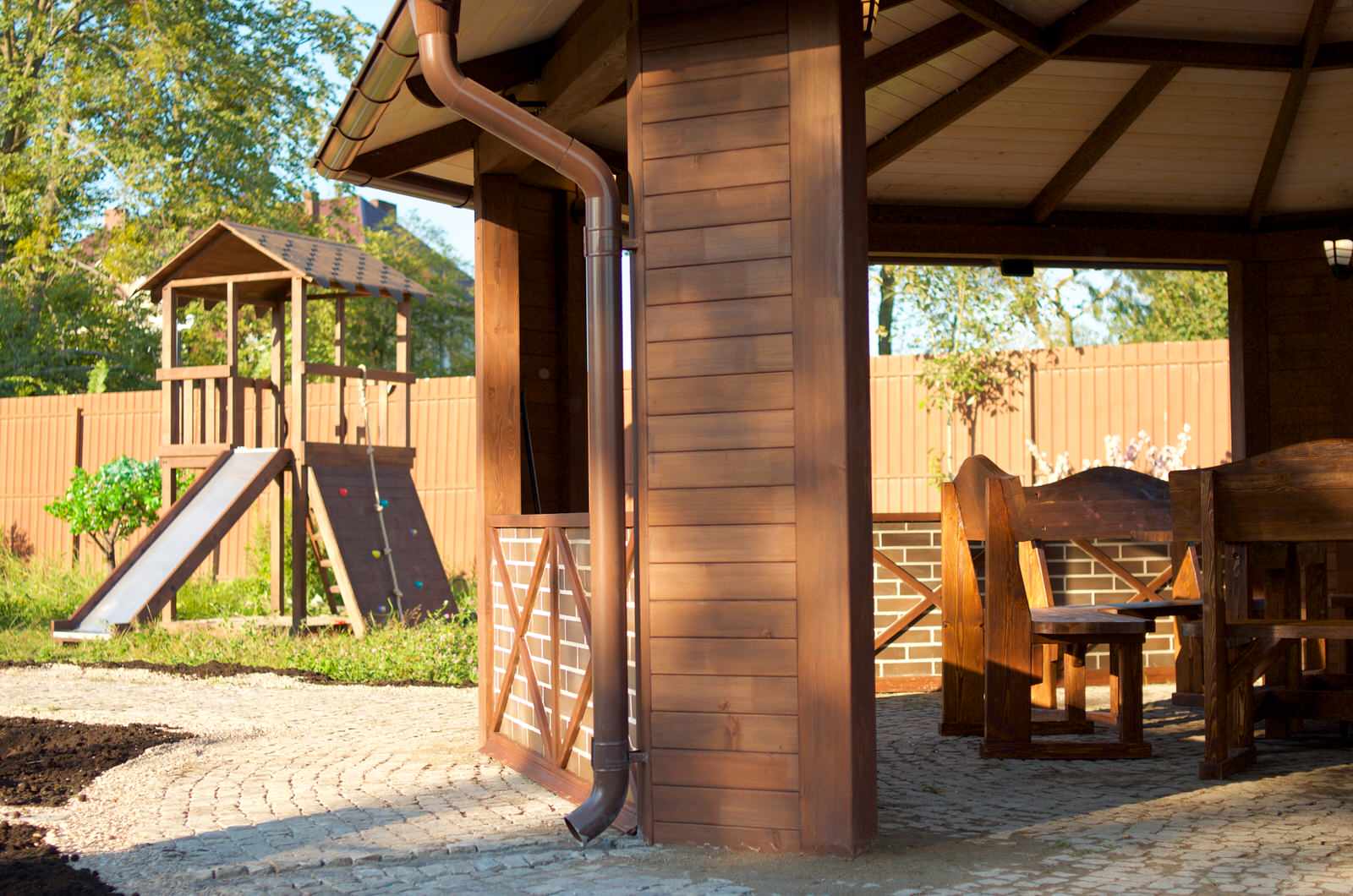 Восьмигранная беседка из лиственницы