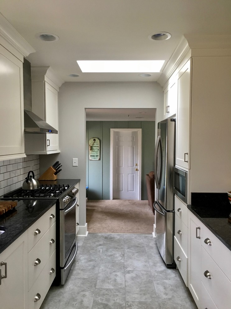 Kitchen - kitchen idea in Chicago
