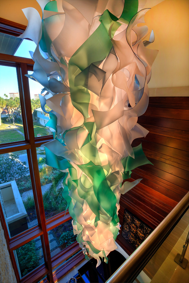 Photo of a mid-sized modern staircase in Tampa.