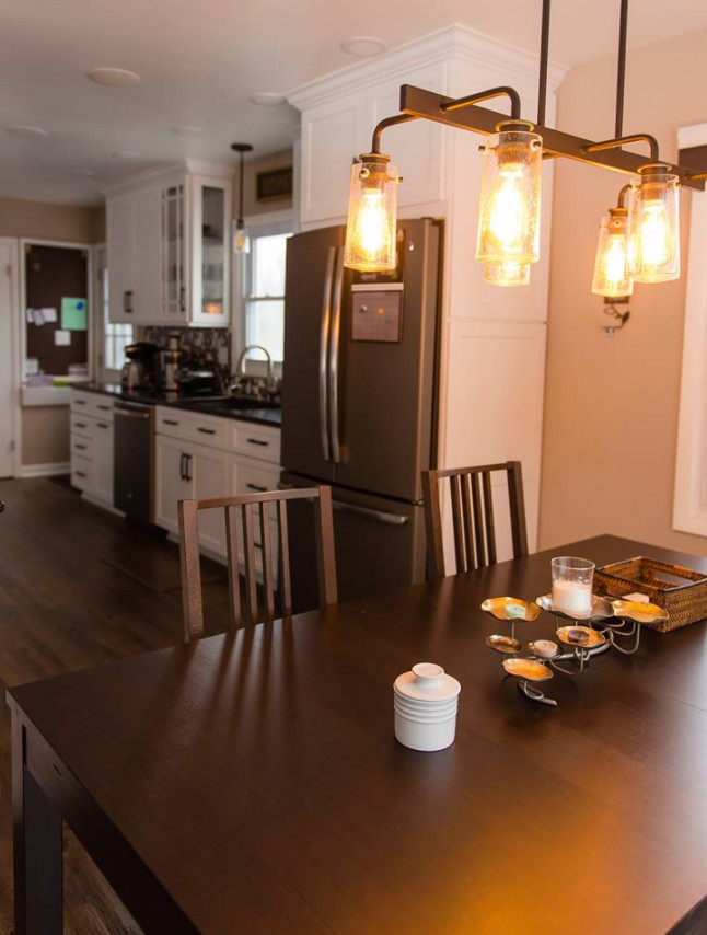 Example of a mid-sized transitional galley medium tone wood floor and brown floor eat-in kitchen design with an undermount sink, shaker cabinets, white cabinets, marble countertops, metallic backsplash, mosaic tile backsplash, stainless steel appliances and a peninsula