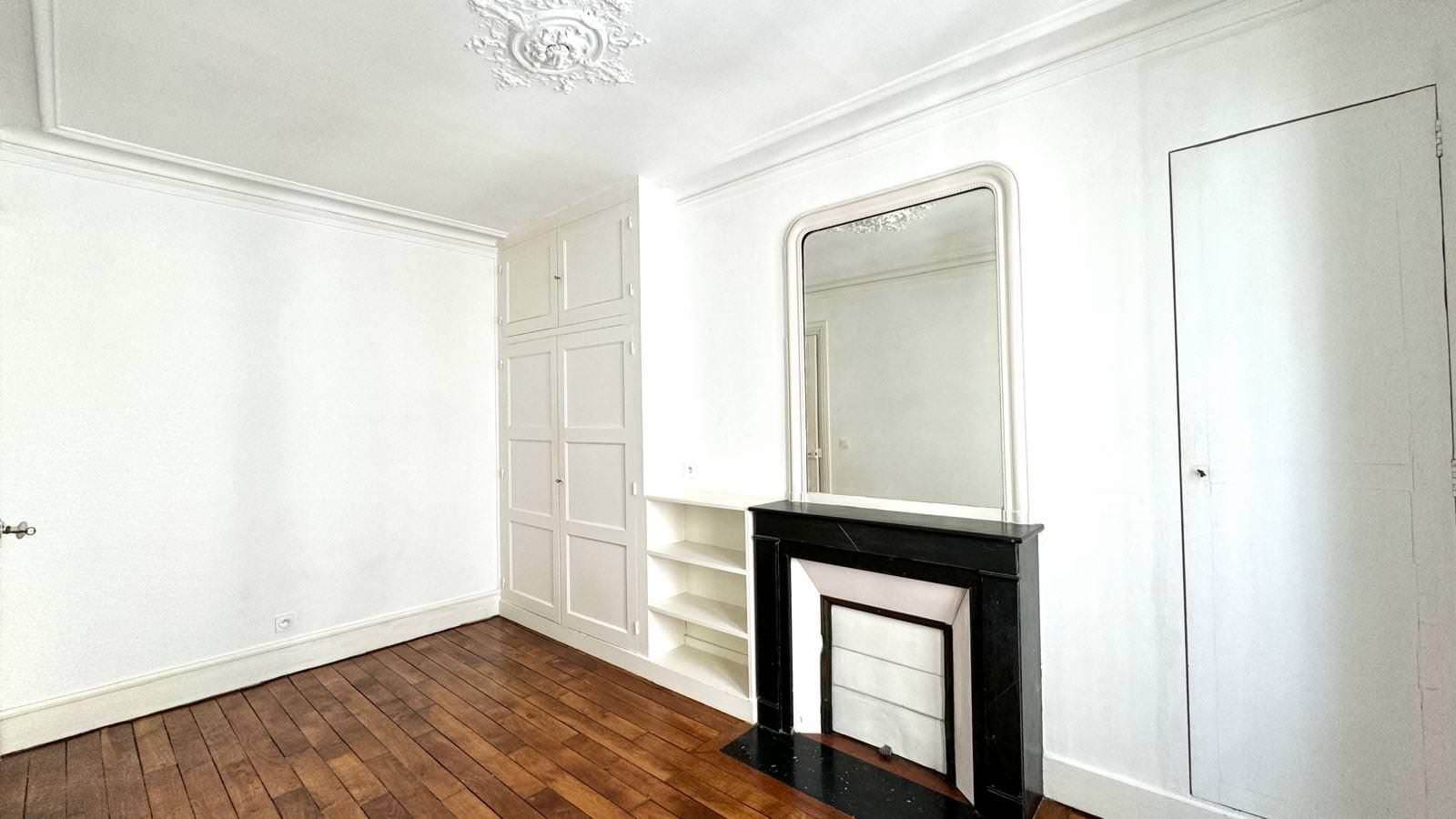 Rénovation partielle, décoration et ameublement d'un appartement ancien