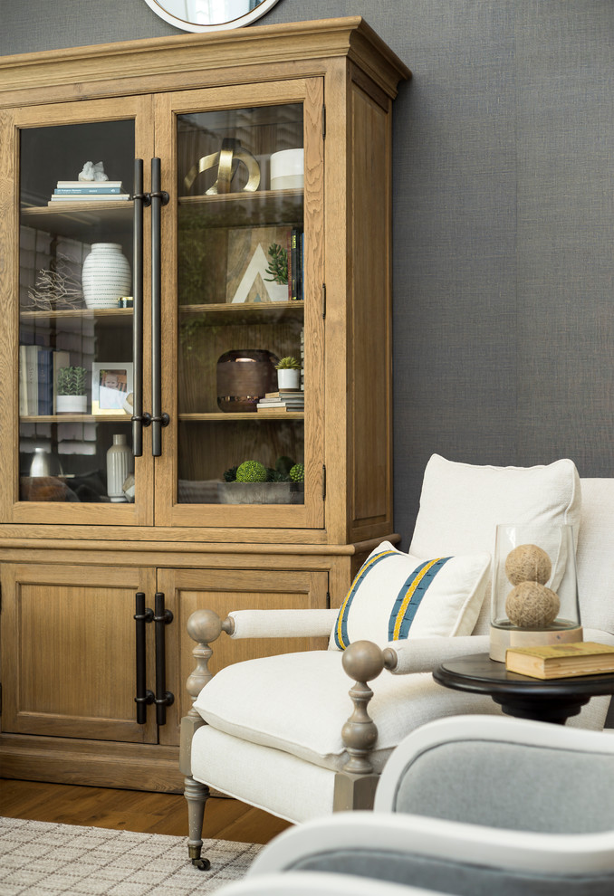 Transitional home design photo in Phoenix