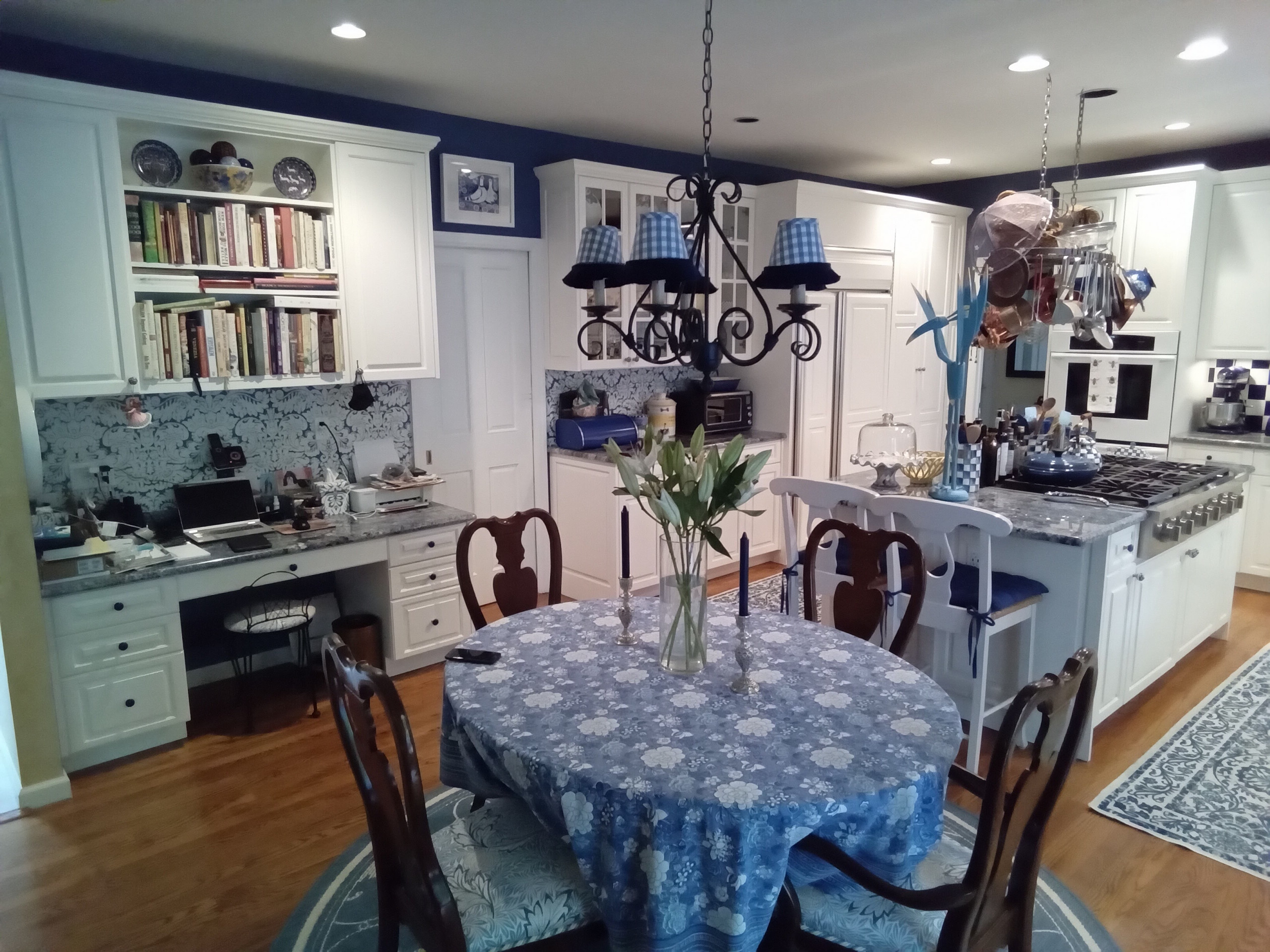 Custom Kitchen Cabinets
