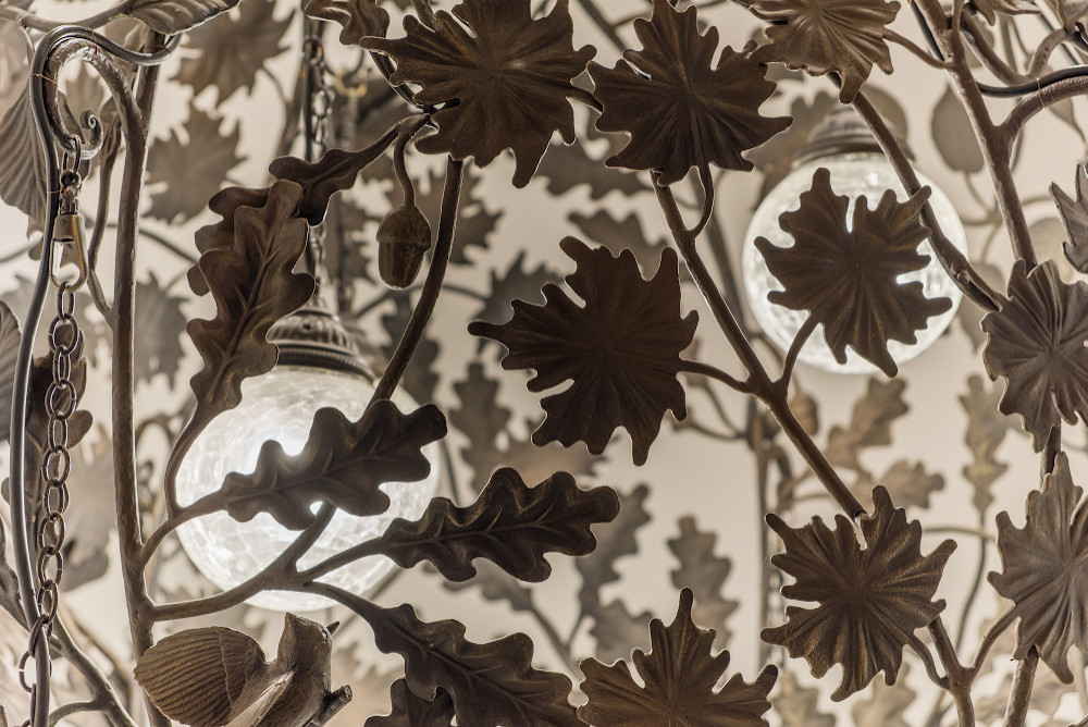 Фотосъёмка кованой лестницы и витражей в загородном доме