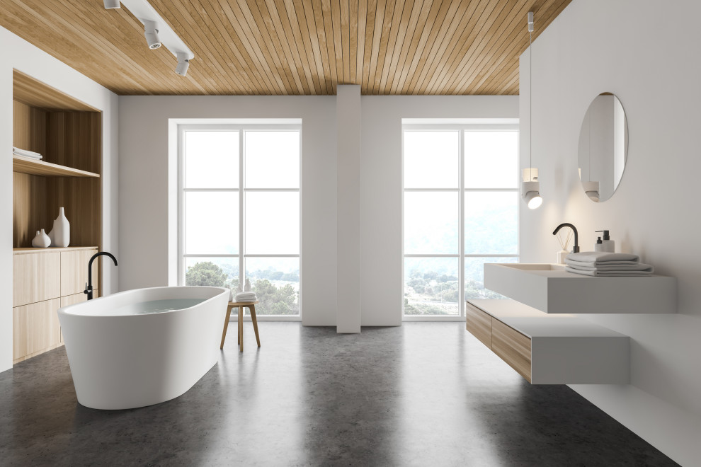 Foto på ett stort funkis grå en-suite badrum, med släta luckor, skåp i ljust trä, ett fristående badkar, en kantlös dusch, svart och vit kakel, marmorkakel, grå väggar, klinkergolv i keramik, granitbänkskiva, grått golv och dusch med gångjärnsdörr