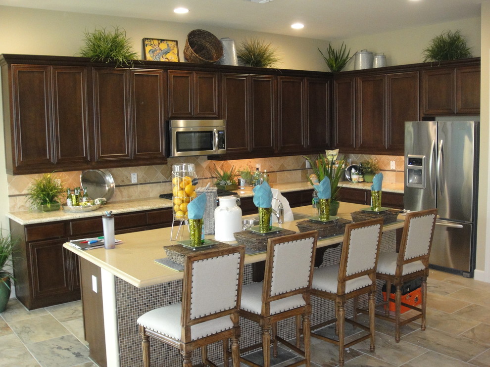 Kitchen - transitional kitchen idea in Phoenix