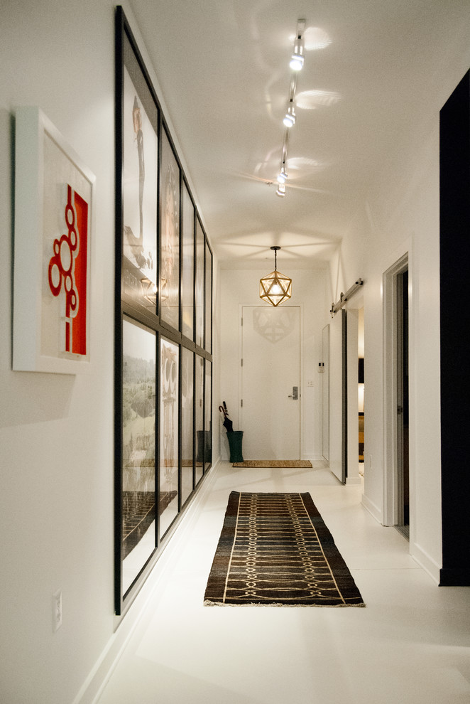 Design ideas for a modern entryway in New York.