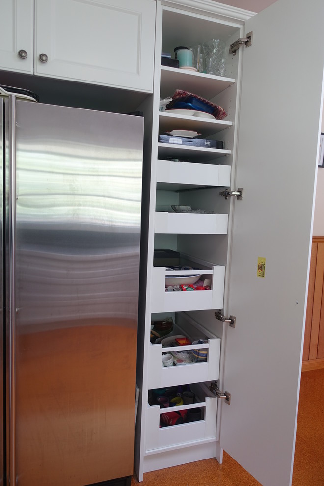Photo of a mid-sized country u-shaped kitchen pantry in Melbourne with a double-bowl sink, recessed-panel cabinets, white cabinets, quartz benchtops, glass sheet splashback, stainless steel appliances, cork floors and with island.