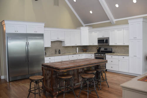 Example of a transitional kitchen design in Chicago