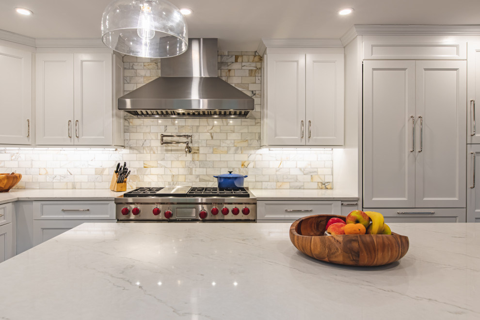 Example of a transitional kitchen design in DC Metro