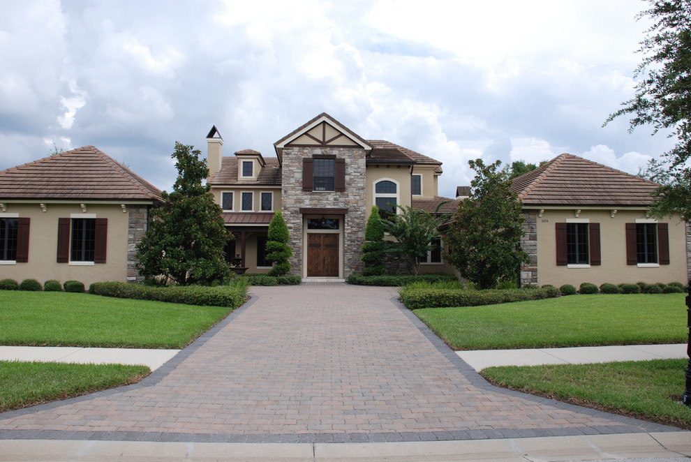 Mid-sized traditional two-storey beige exterior in Orlando with mixed siding and a gable roof.