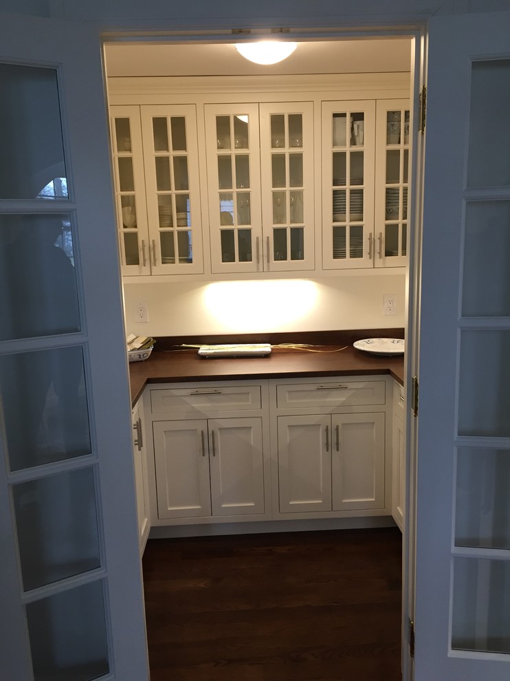 Inspiration for a transitional kitchen remodel in Cleveland