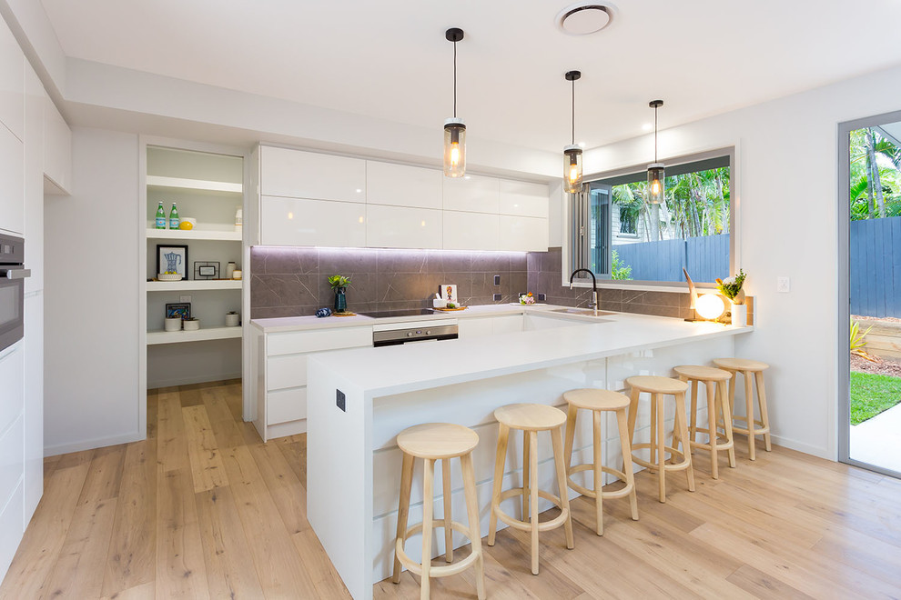 Design ideas for a modern kitchen in Brisbane.