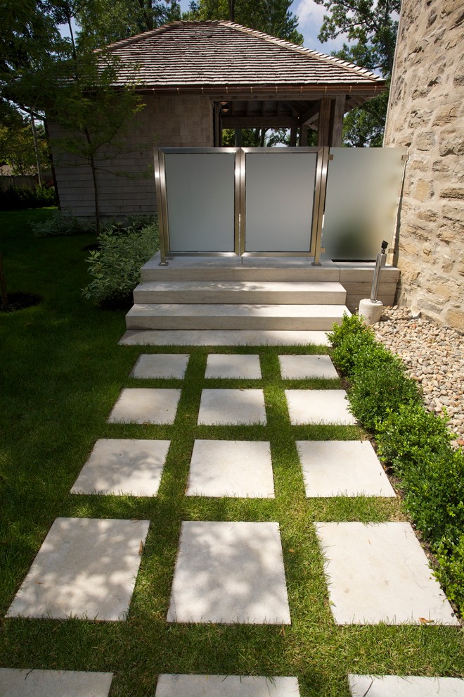 This is an example of a contemporary garden in Montreal.