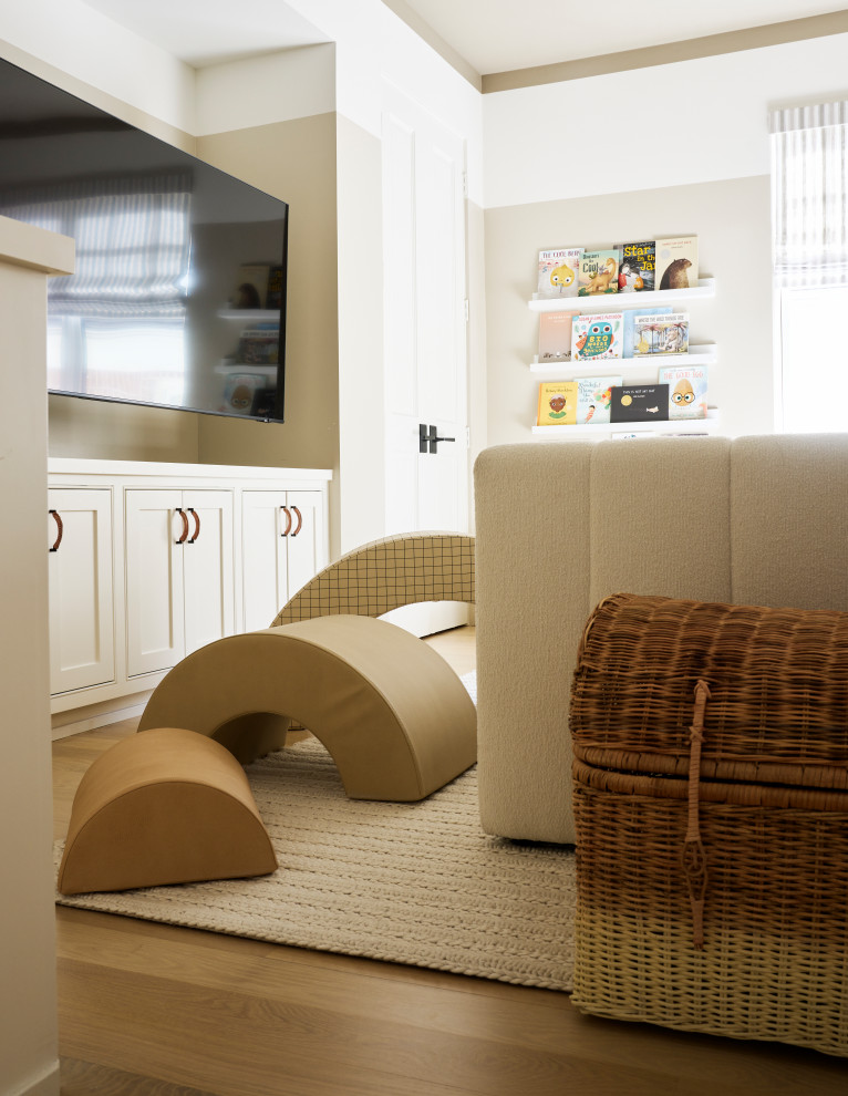 Example of a transitional home design design in Phoenix