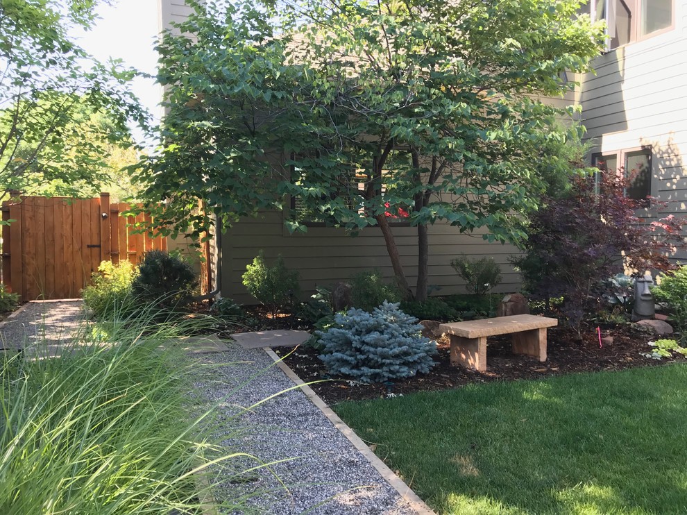 Photo of a transitional landscaping in Denver.