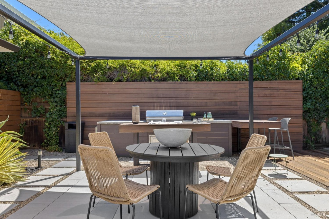 Contemporary Luxe Backyard