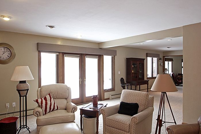 Transitional home design photo in Cedar Rapids