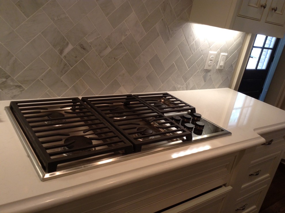 Example of a mid-sized transitional kitchen design in Atlanta with a single-bowl sink, white cabinets, quartz countertops, gray backsplash, stone tile backsplash and no island
