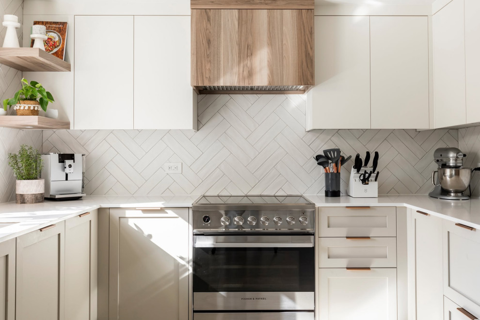 Bright Transitional Kitchen Blainville