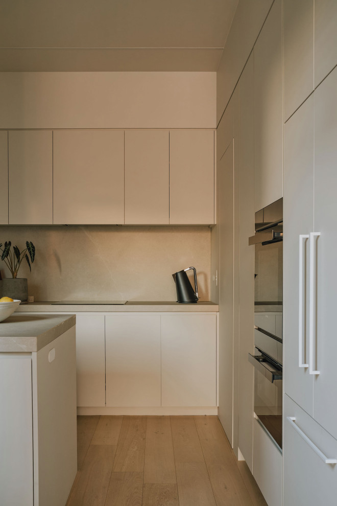 This is an example of a contemporary kitchen in Brisbane.