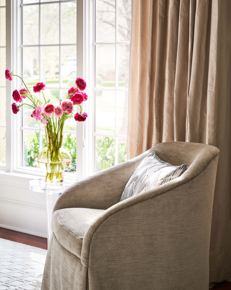 Example of a transitional home design design in Charlotte