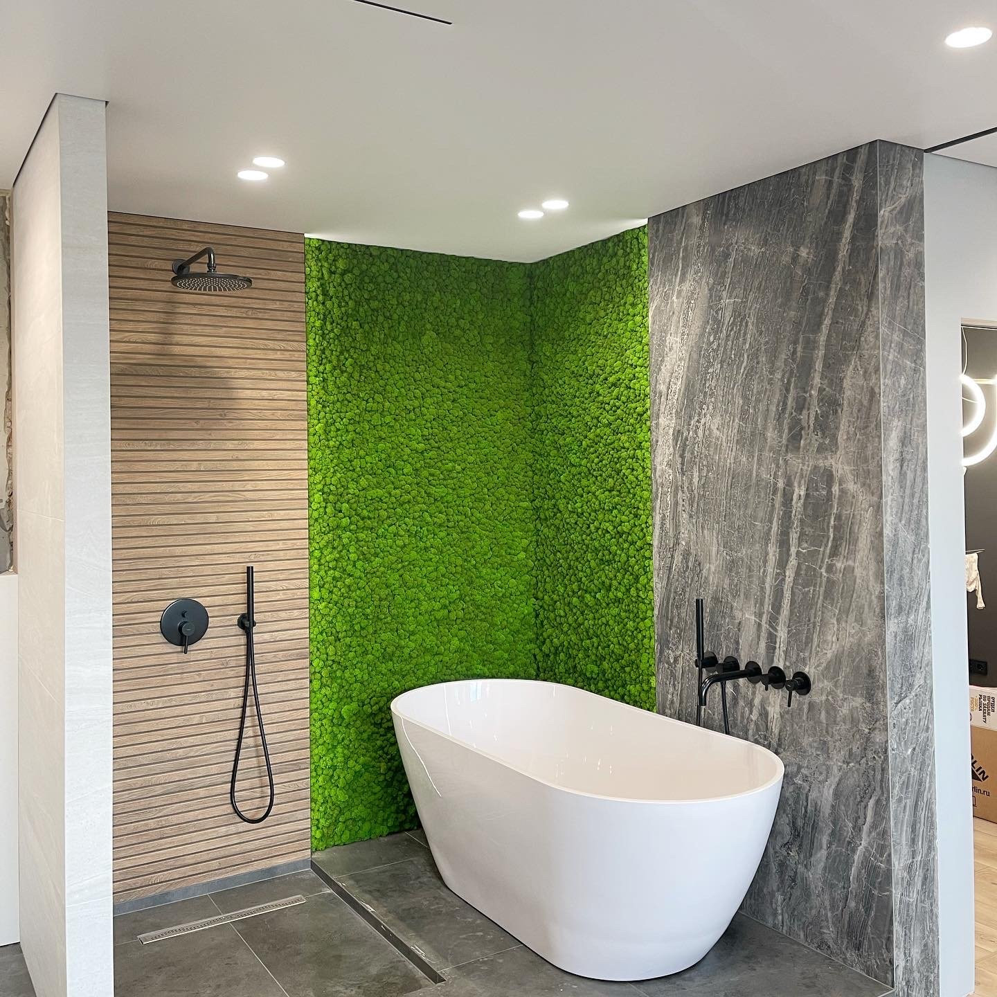 Теневые потолки и линейное освещение в ЖК Европейский берег