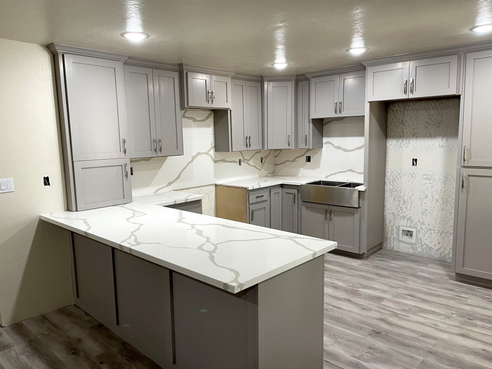 Kitchen - transitional kitchen idea