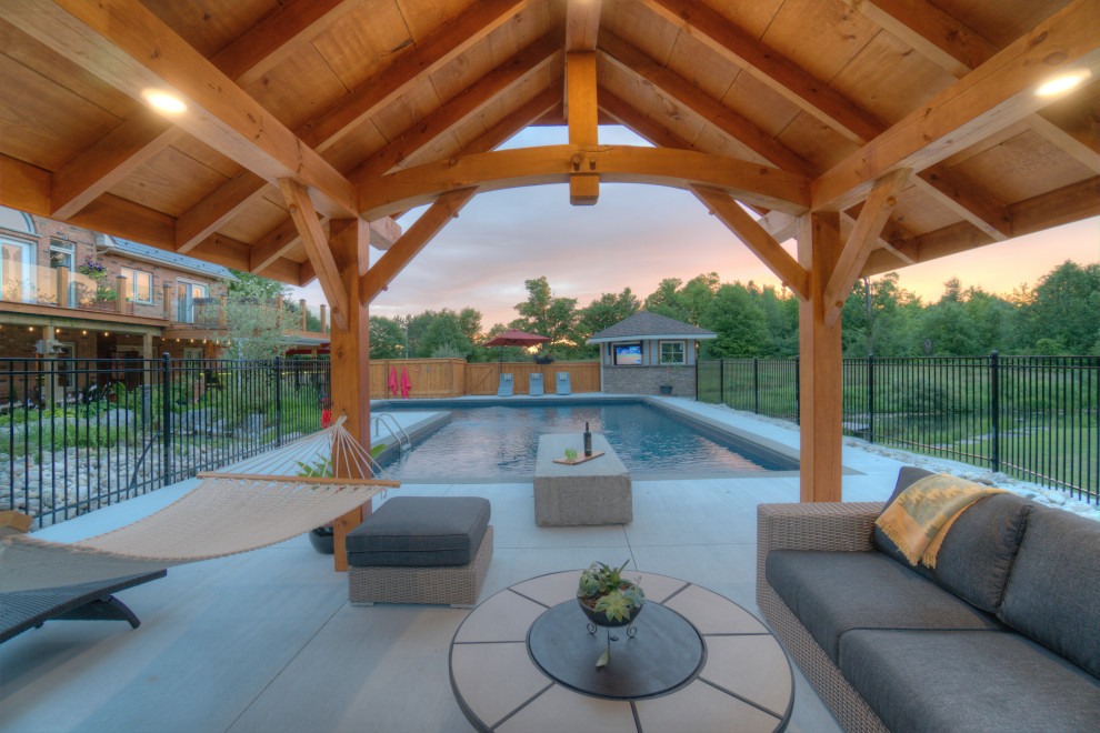 Inspiration for a craftsman home design remodel in Toronto