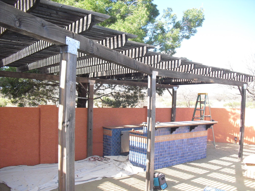 Home design - rustic home design idea in Phoenix