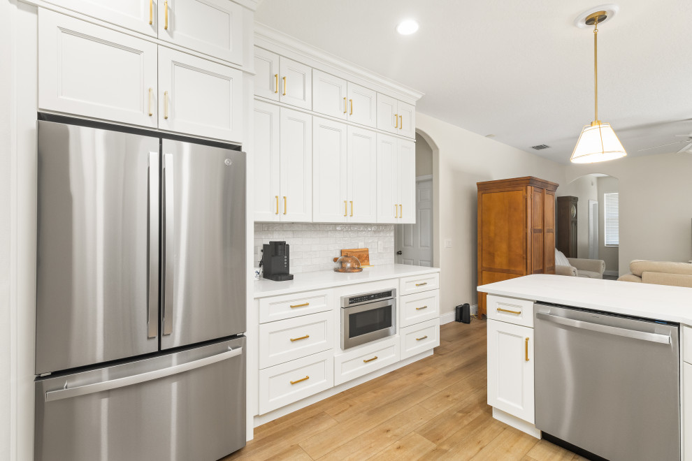 Example of a transitional kitchen design in Tampa
