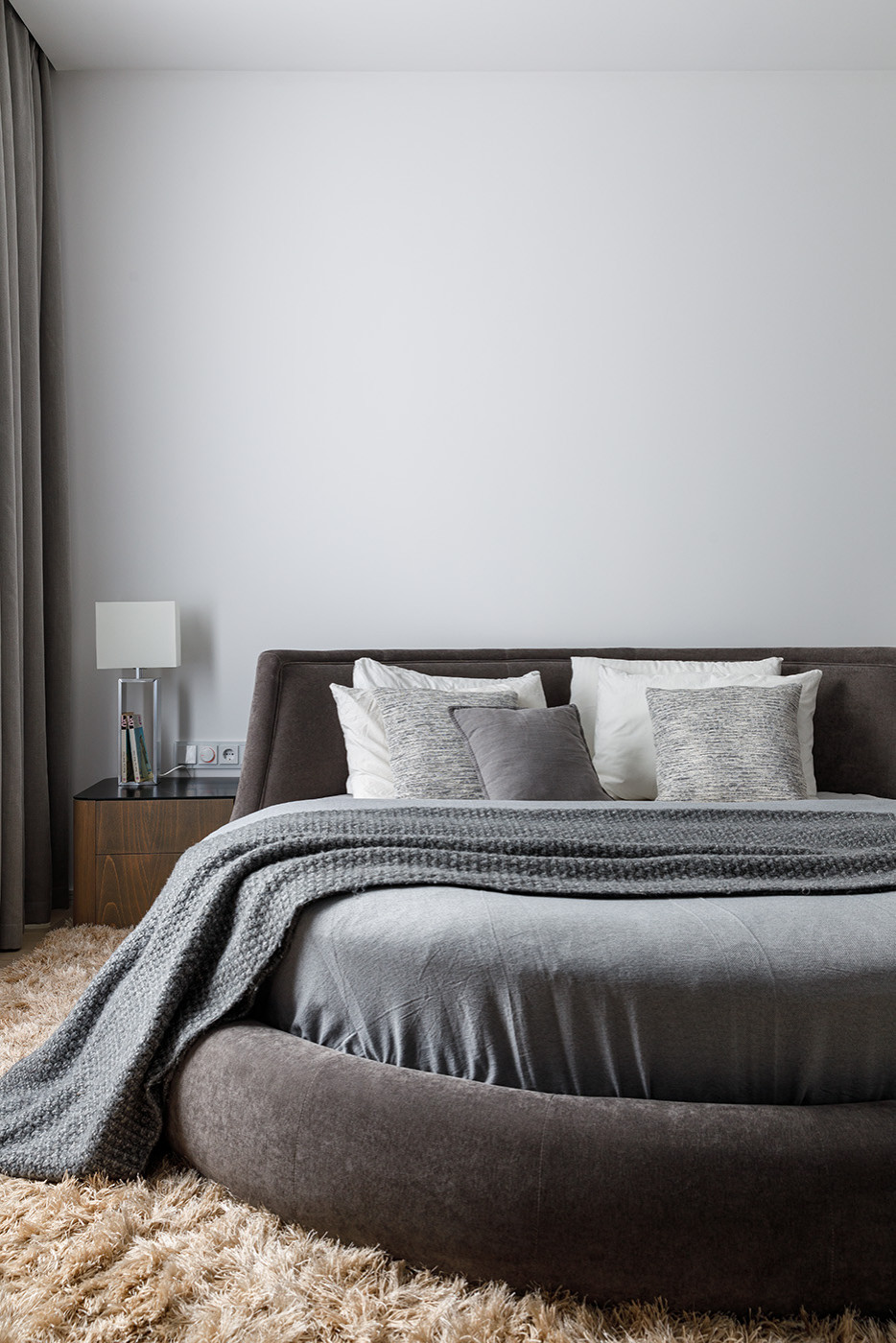 Квартира для студентки, ЖК Смольный