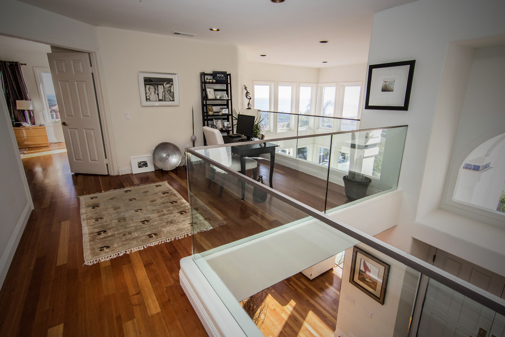 Example of a mid-sized minimalist home design design in Orange County