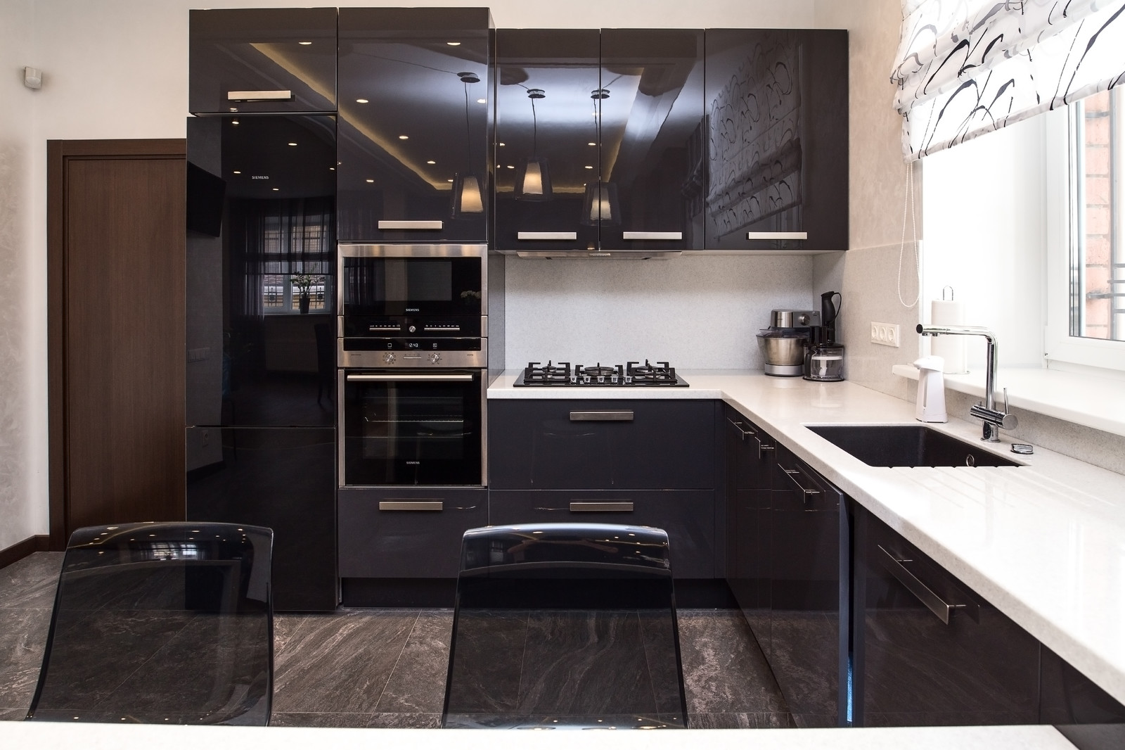 ЧЕРНО_БЕЛЫЙ загородный дом