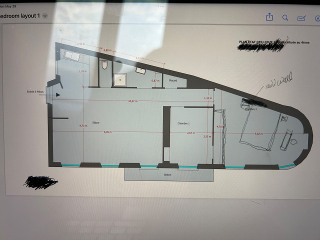 Triangular bedroom layout 