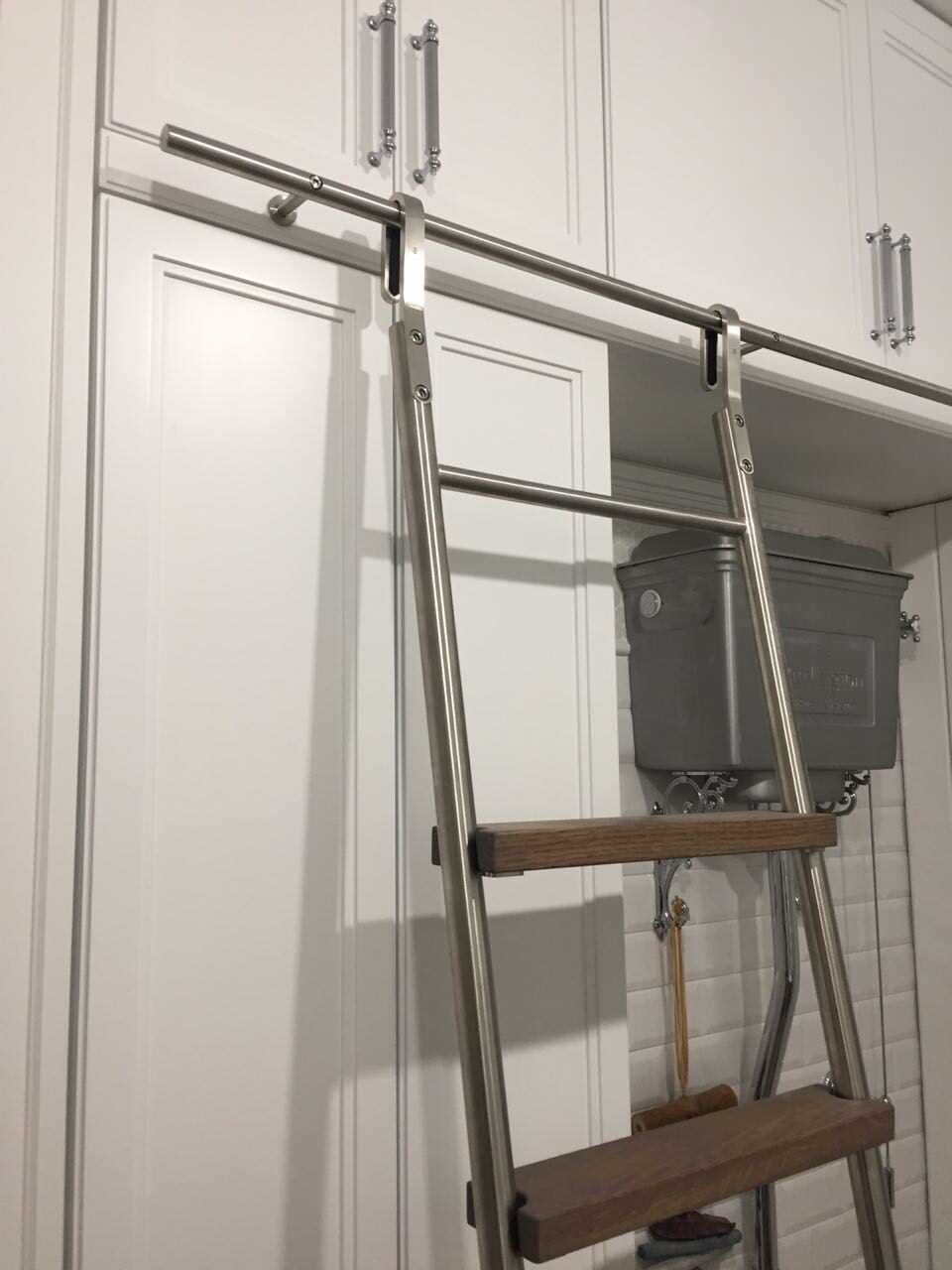 2018 _ Б. Грузинская - лестница мебельная с крючками - модель step 30