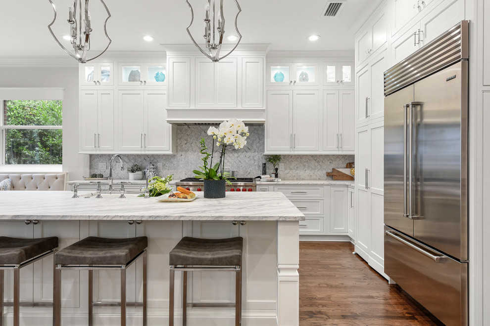 Kitchen - transitional kitchen idea in Jacksonville