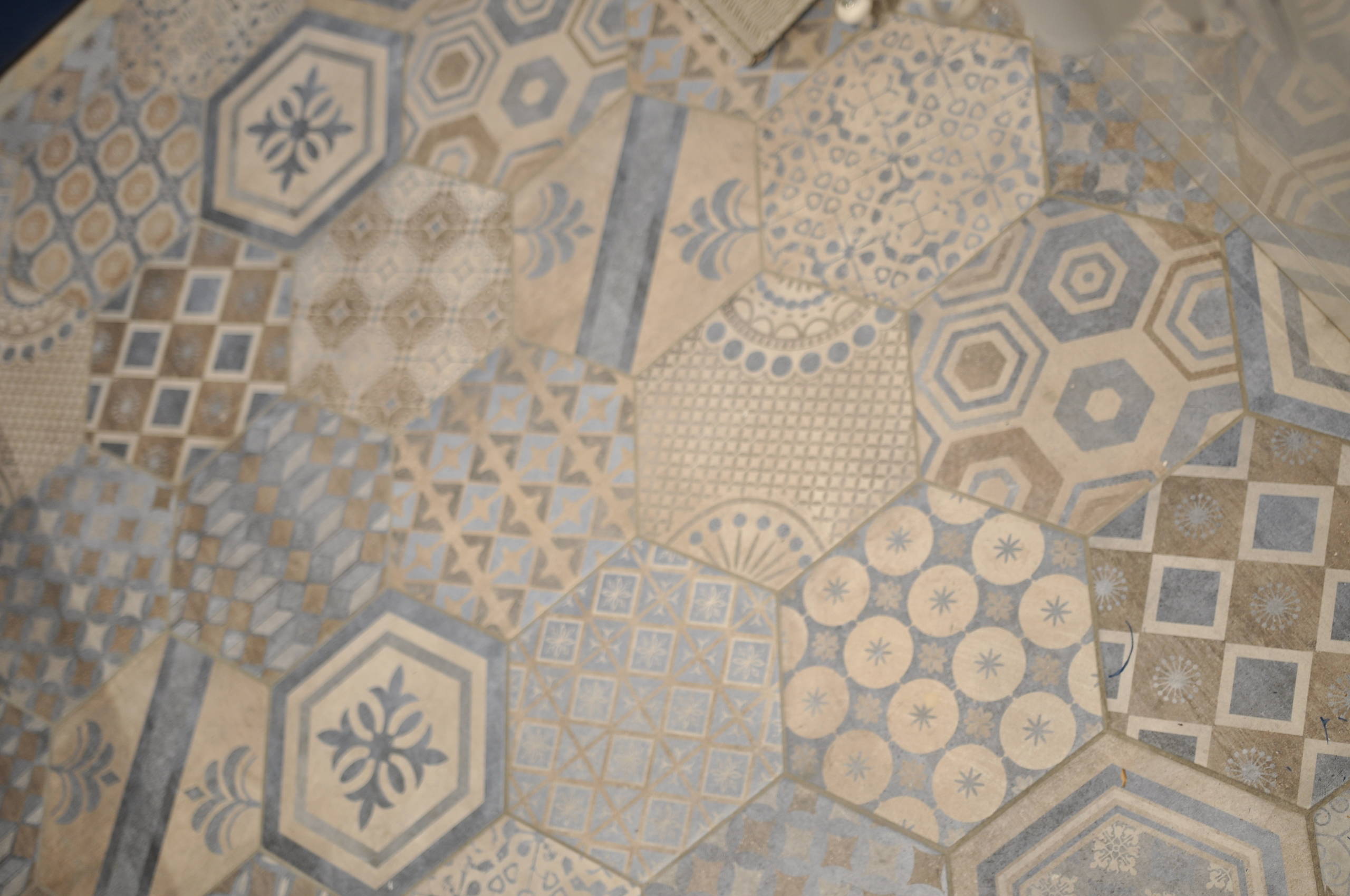 salle de bain bleu et blanc