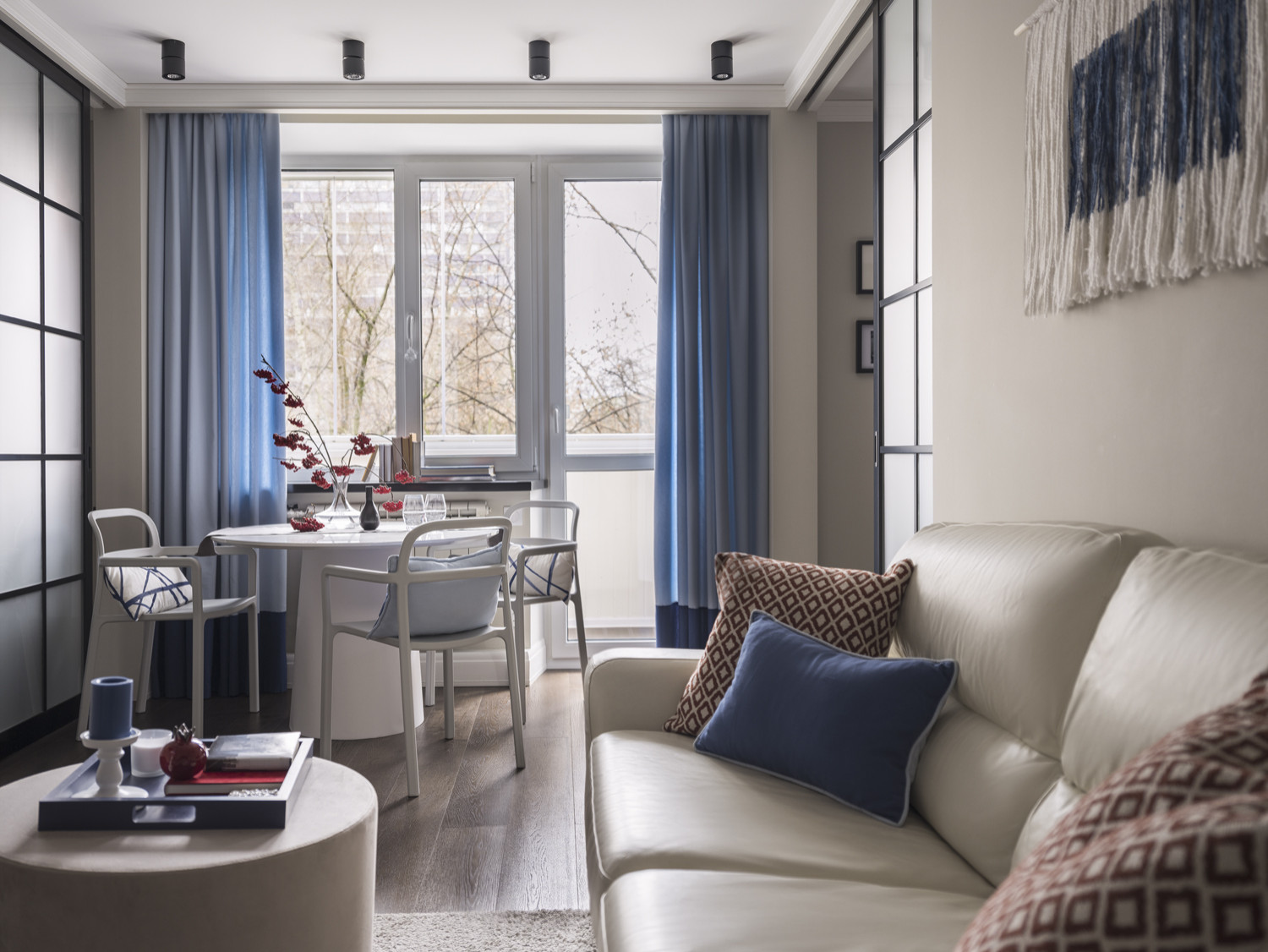 Двухкомнатная квартира в синих тонах